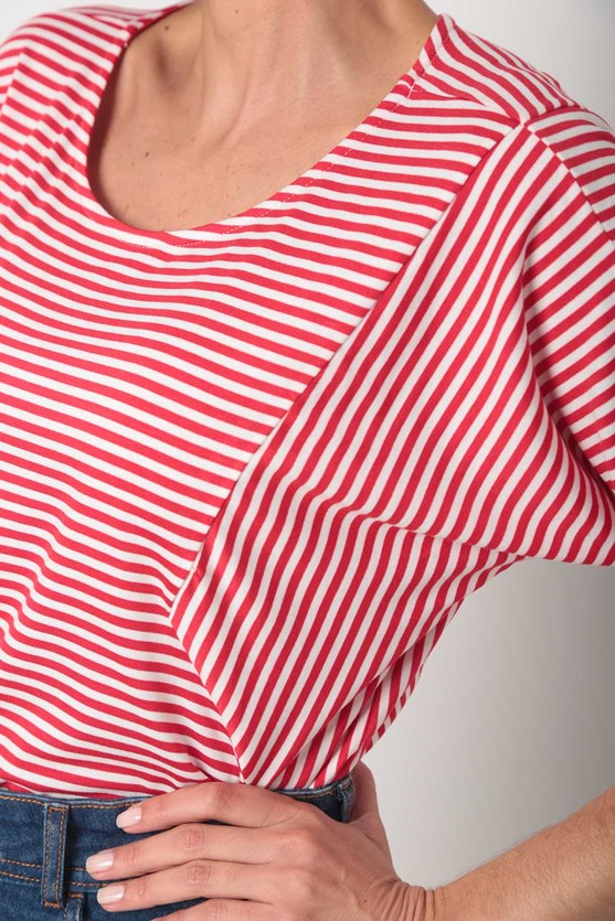 Blusa listrada recorte manga 3/4 vermelho