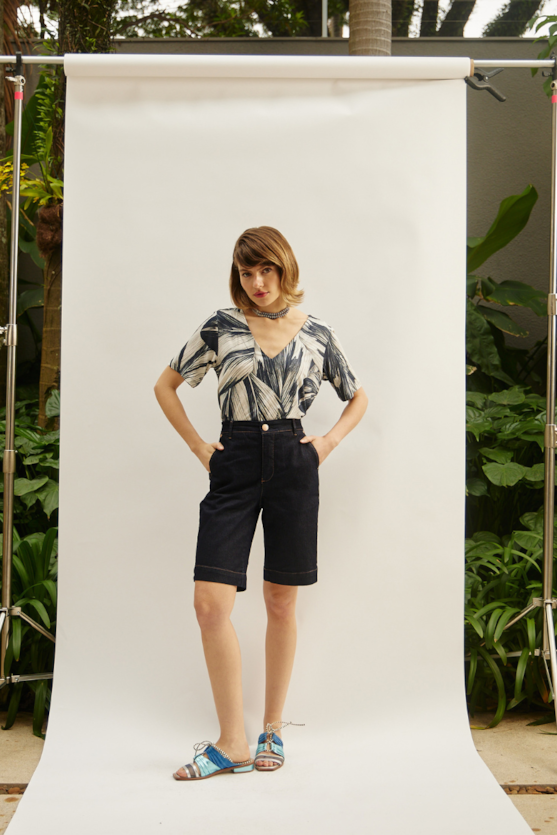 Blusa manga curta penas azul marinho