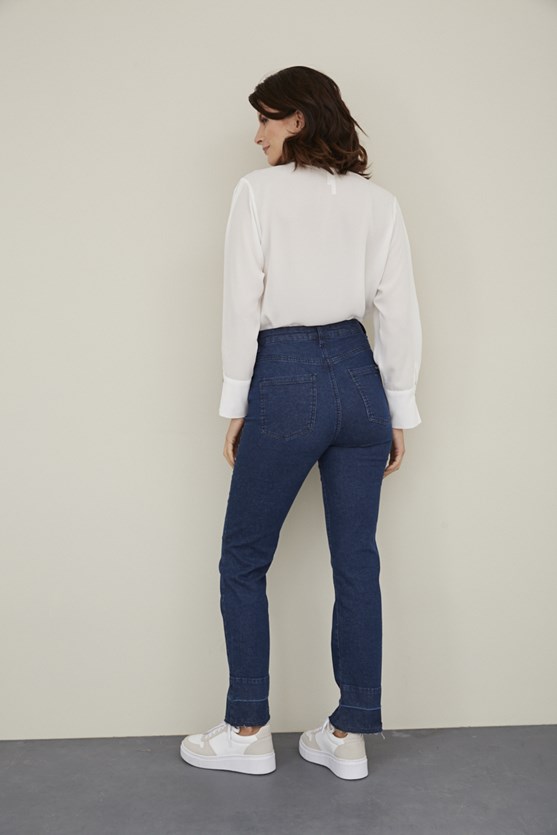 Calça jeans barra desfeita média