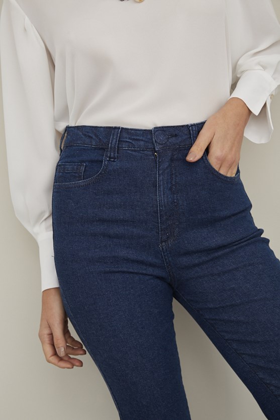 Calça jeans barra desfeita média