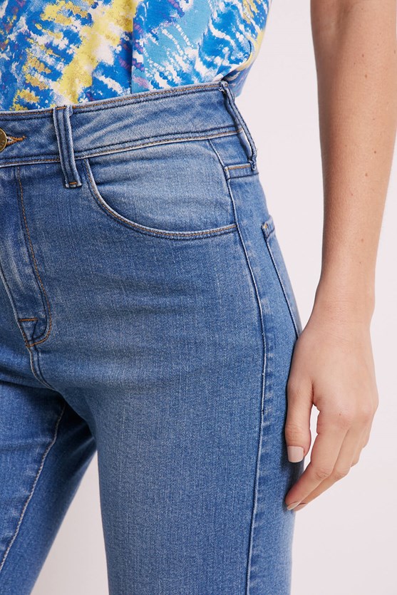 Calça jeans barra desfiada média