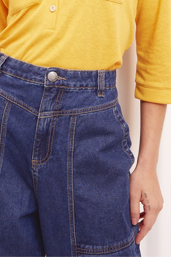 Calca jeans média recortes média