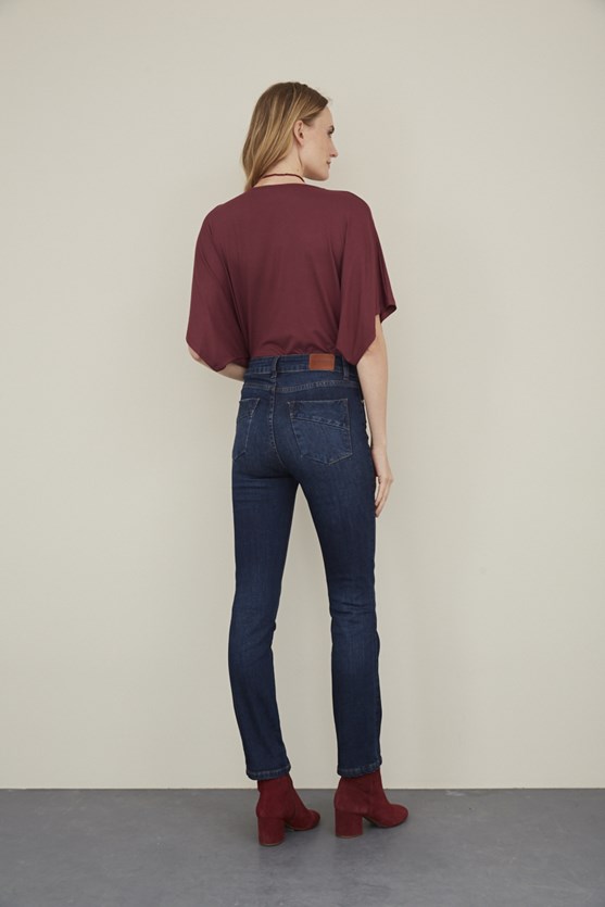 Calça jeans reta bolso recorte escura