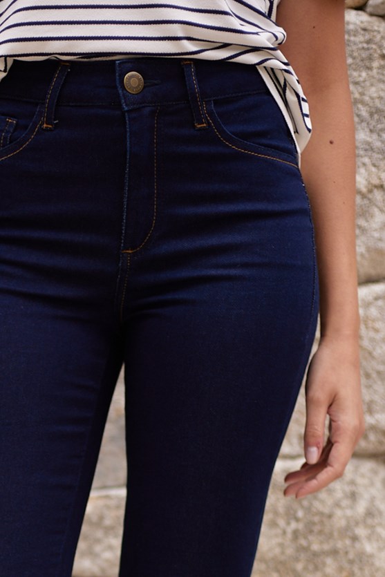 Calça jeans slim moletom comfort escura