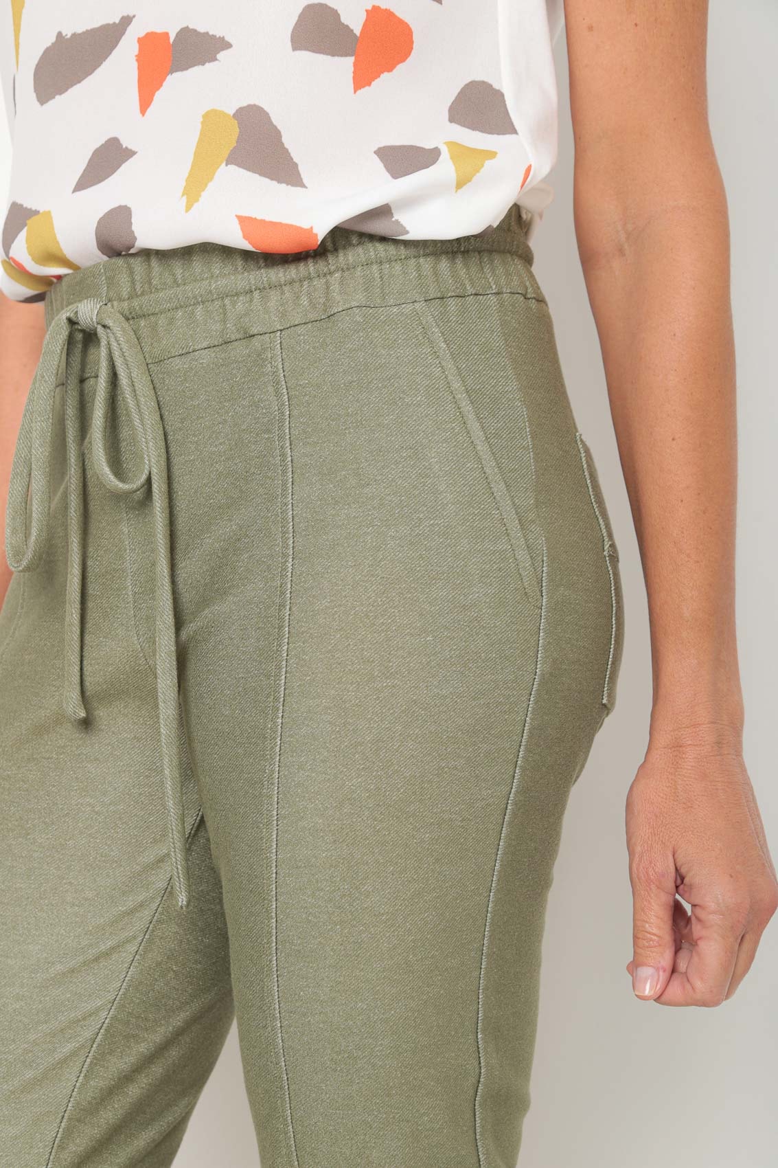 Calça de malha com elástico hot sale na cintura