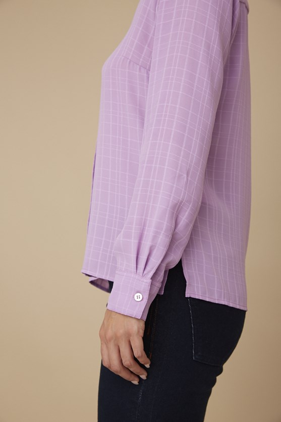 Camisa crepe botões perolados lilás