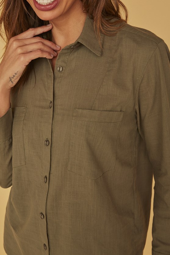 Camisa média bolsos frente verde oliva