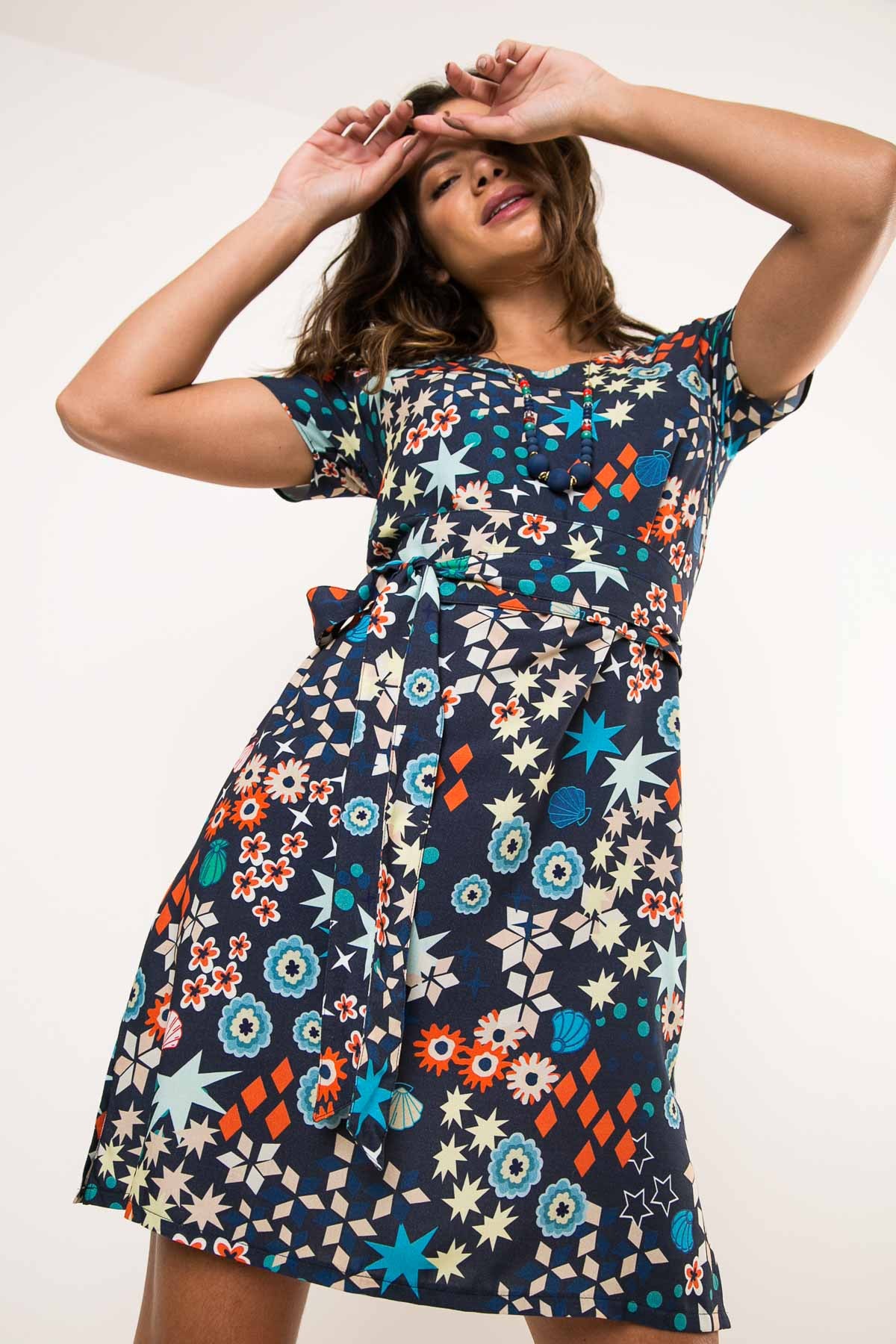 vestido de viscose com manga curta